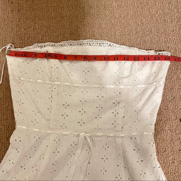 BETSEY JOHNSON VINTAGE WHITE STRAPLESS EYELET DRESS - Picture 7 of 10